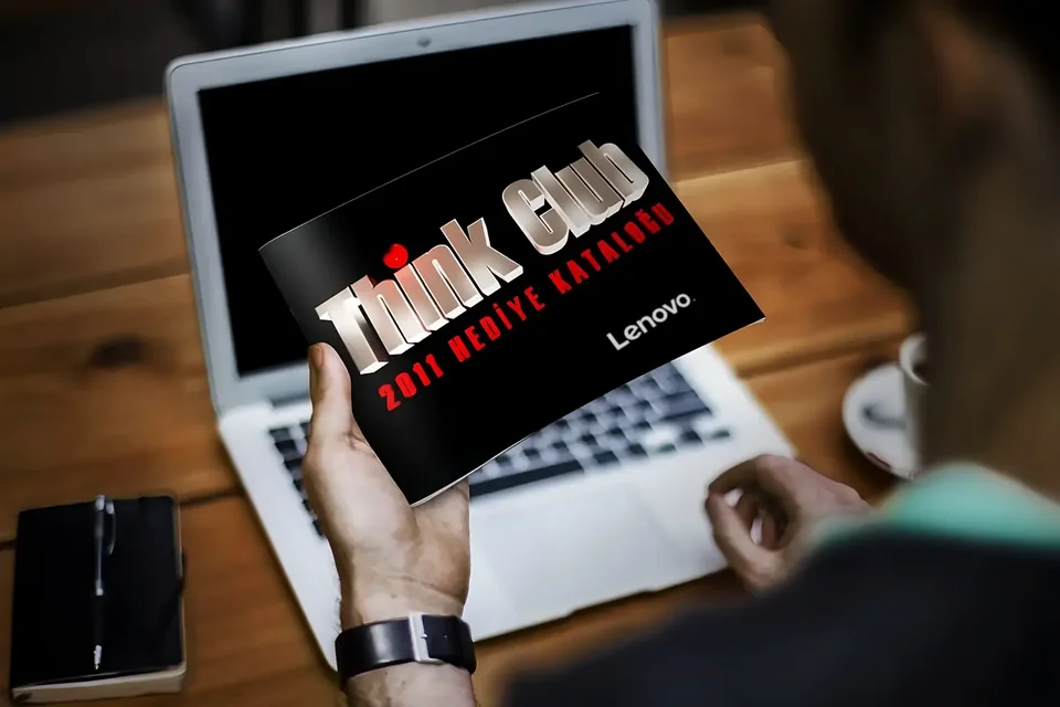 Lenovo – Katalog & Broşür Tasarımı